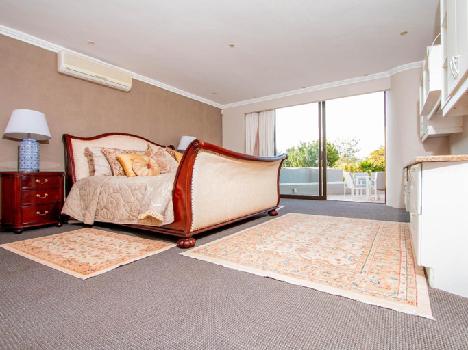 Bedroom, Bophirima Boutique Hotel, Bojanala