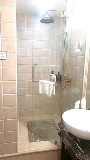 Bathroom 10