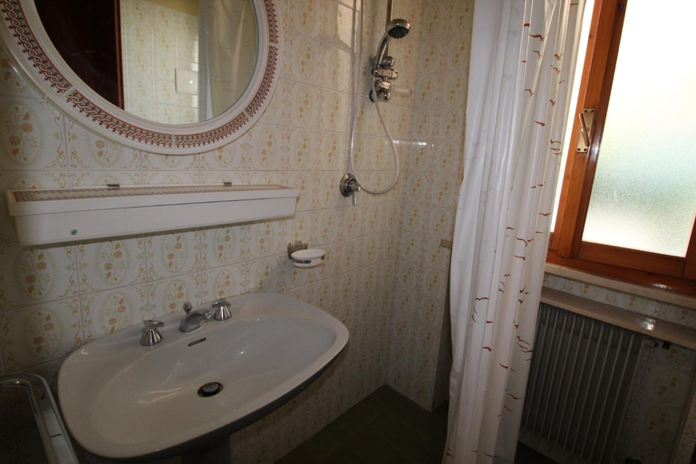 Bathroom 2, Villa BARBARA, Udine
