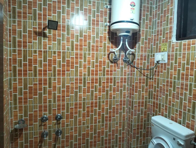 Bathroom 3, Aman Inn, Kangra