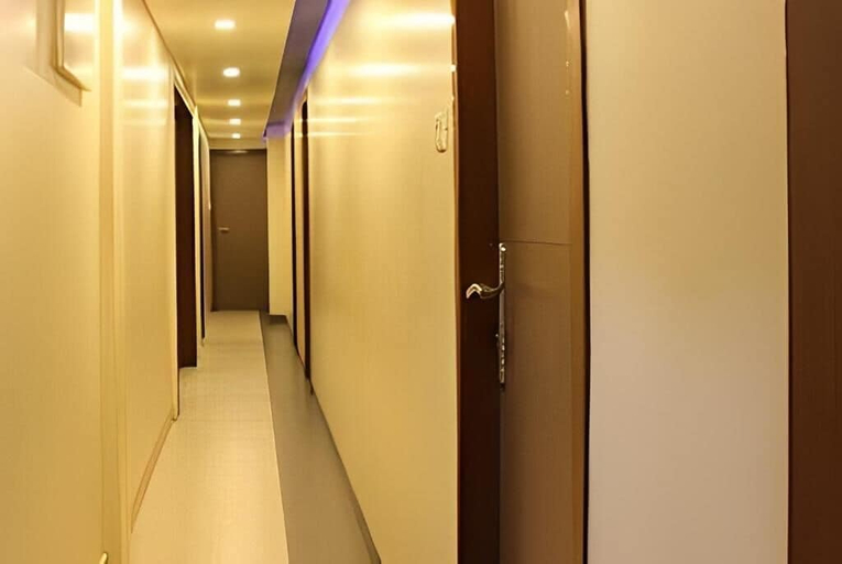 Others 5, Apollo Guest House – Colaba Causeway, Mumbai City
