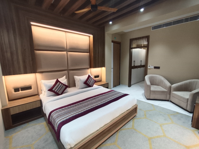 Bedroom 3, The SM Hotel By RMR Hotels, Delhi