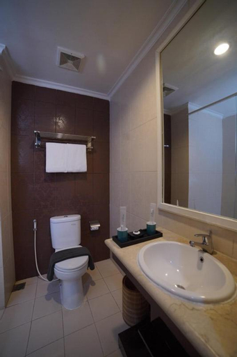Bathroom 12
