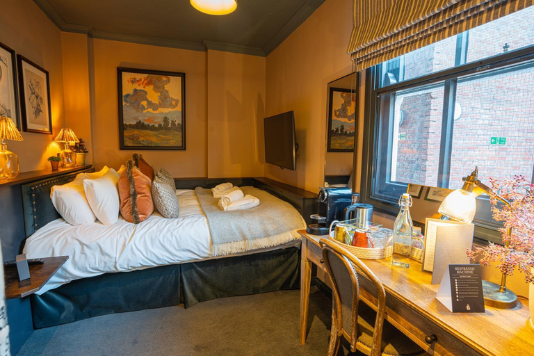 Bedroom 3, Salisbury Arms Hotel, Hertfordshire