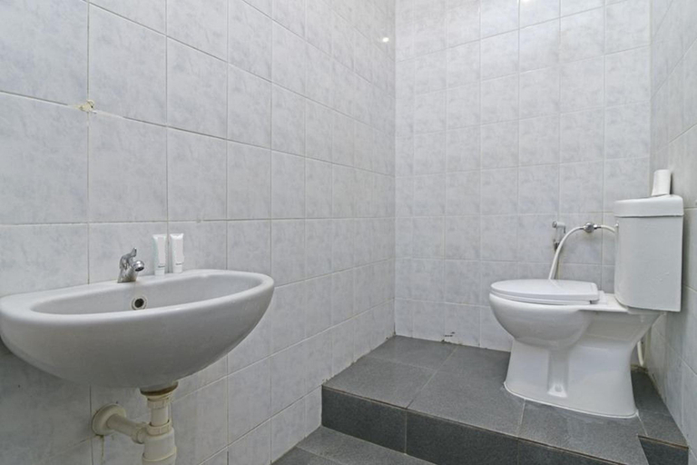 Bathroom 18