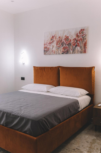 Others 2, B&B Saint Vincent, Crotone