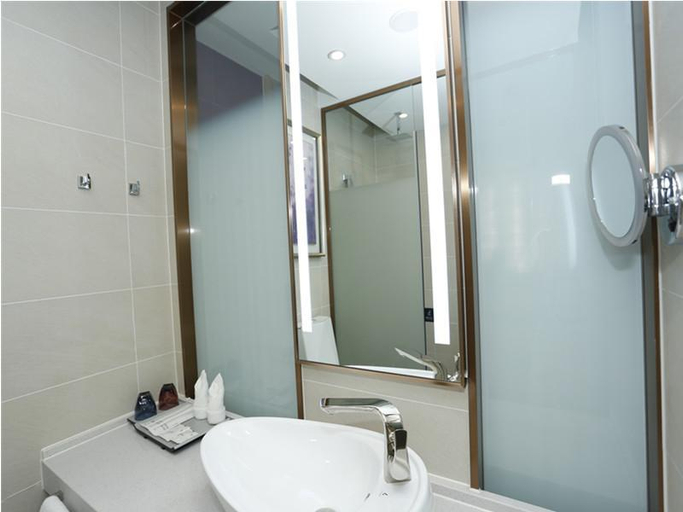 Bathroom 3, Lavande Hotel Bejing West Station South Square Lize Commercial Zone, Beijing