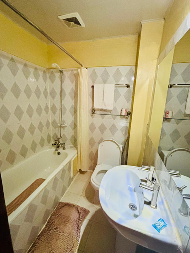 Bathroom 4, FANG FANG SUITES, Kampala