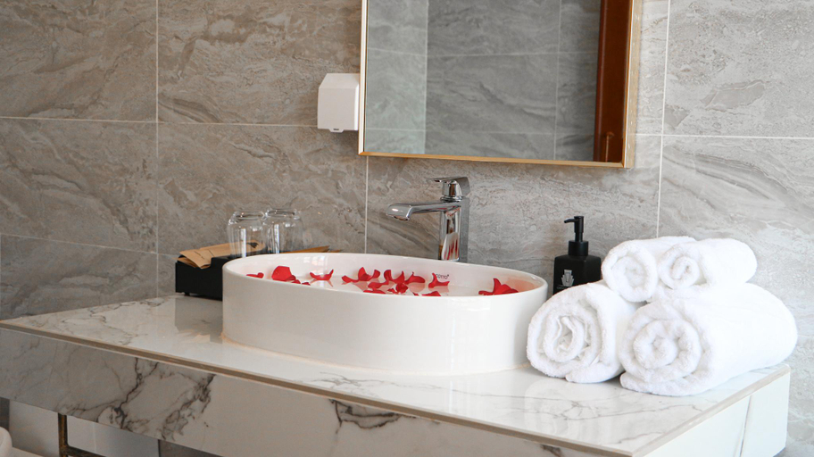 Bathroom 11