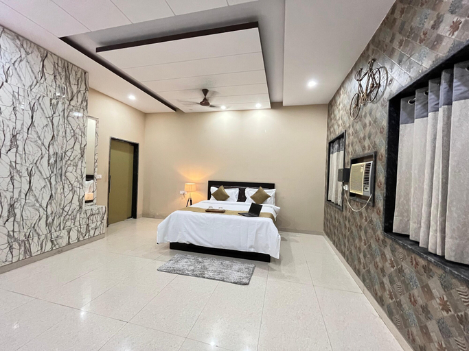 Bedroom 3, GoBravo 11 6BHK Farm with Pool Sohna Road Gurgaon, Gurgaon