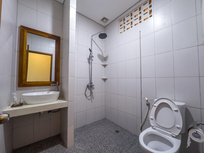 Bathroom 15