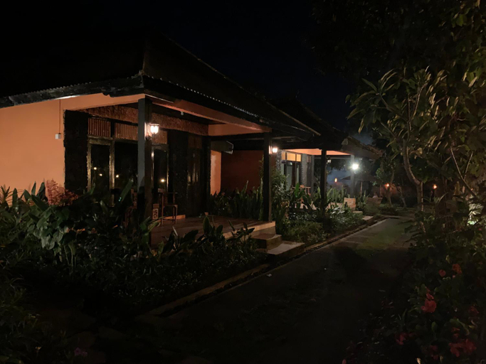 Exterior 7