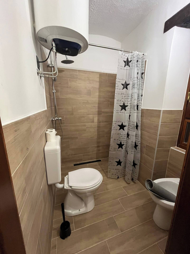 Bathroom 5, La Casa dei Fiori, Torino