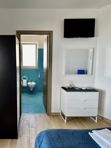 Bathroom 3, Il paradiso sul mare, Rome