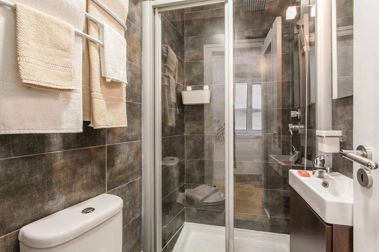 Bathroom 3, WHome Hidden Gem in Alfama perfect to explore Lisbon, Lisbon