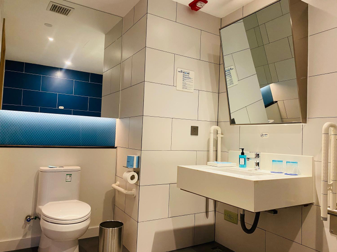 Bathroom 4, Holiday Inn Express DONGYANG HENGDIAN by IHG, Jinhua