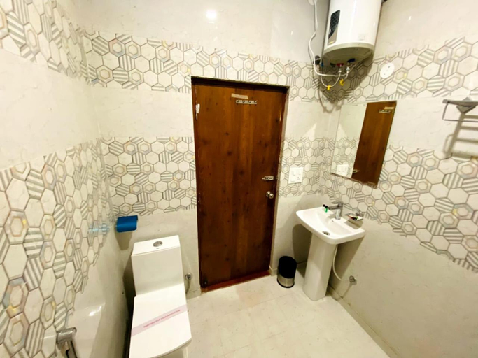 Bathroom 5, Hotel Singla Residency, Kangra