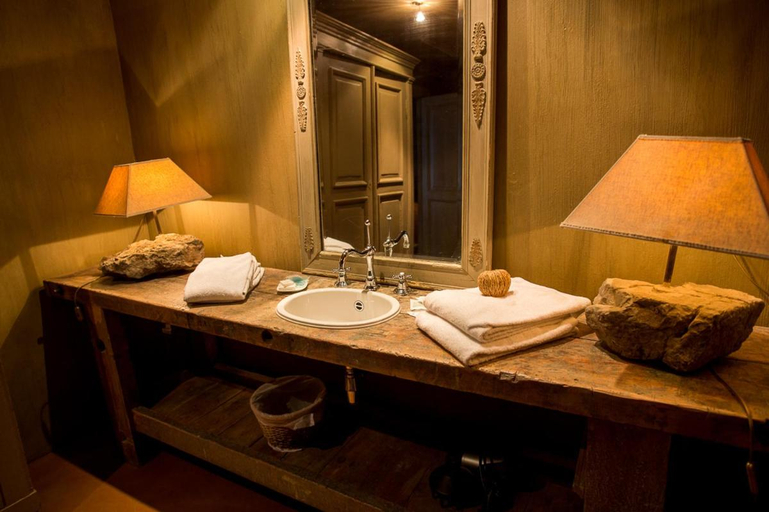 Bathroom 10