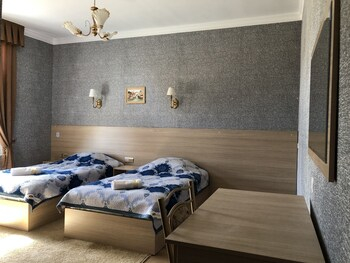 1, Hotel Ishonch, Oqdaryo