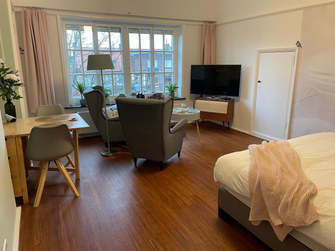 Others 2, B&B de wetenschap (der gastvrijheid), Steenbergen