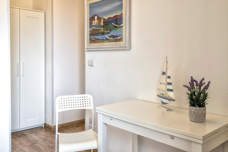 Others 5, White Star Rooms self check-in, Sassari