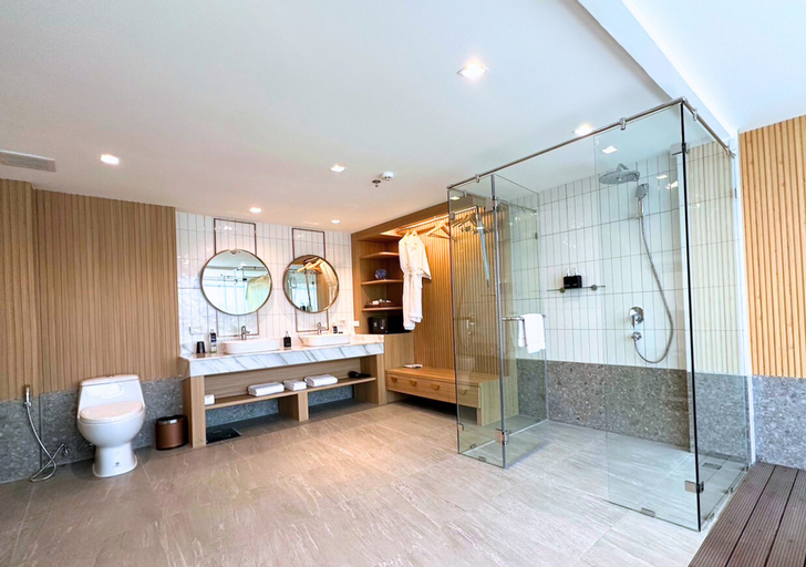 Bathroom 17
