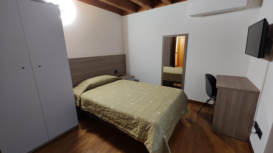 Others 2, Wine Resort, Udine