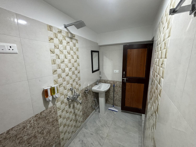 Bathroom, Hotel Lal's Inn, Kargil