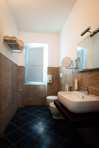 Others 3, TUAREG Hotel, Taranto