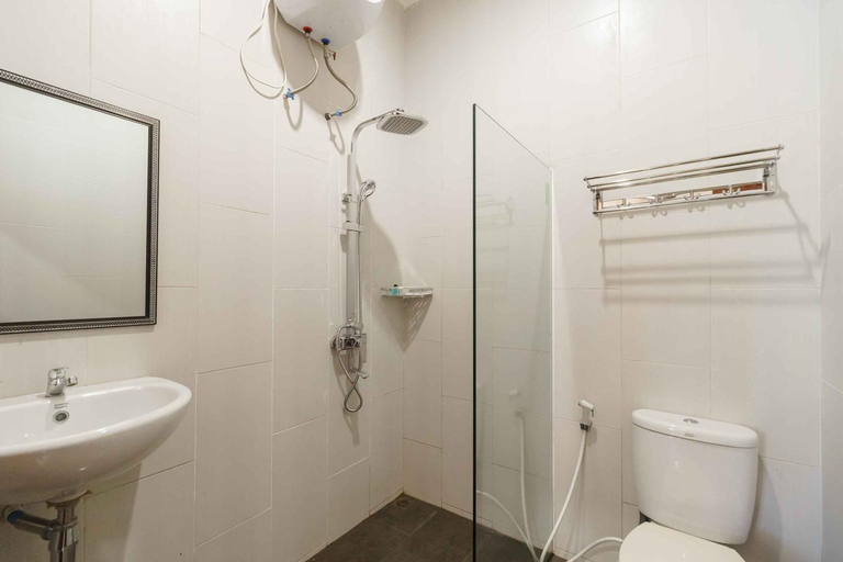 Bathroom 11