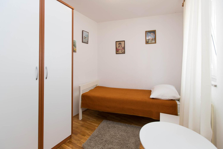 Bedroom 2, Apartmani Vera, Crikvenica