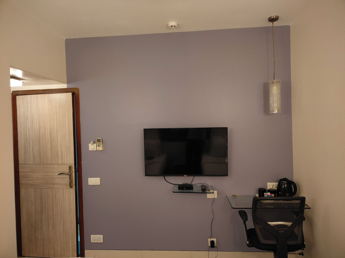 Others 4, Apollo Guest House – Colaba Causeway, Mumbai City