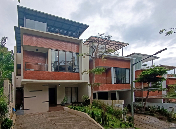 4BR Villa Alinda A09 by Kava Stay, Bandung