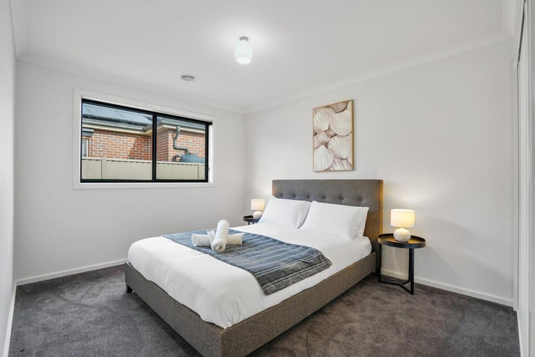 2, Beautiful Golden Point Home - Style&Sophistication, Ballarat - Central