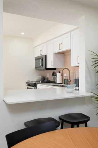 Others 2, Be A Nomad Lovely 2br 1blk from the Ocean, Duval