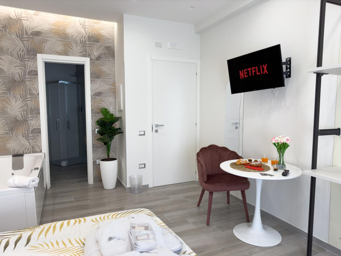 Others 2, Al Civico3 Home & Suites, Salerno