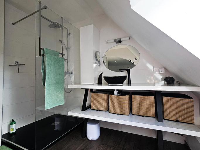 Bathroom, Le Petit Pre, Nièvre