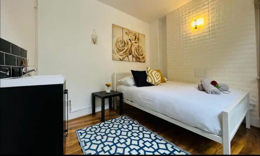 Others 5, Room in Oxford Street, London