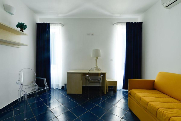 Others 5, TUAREG Hotel, Taranto