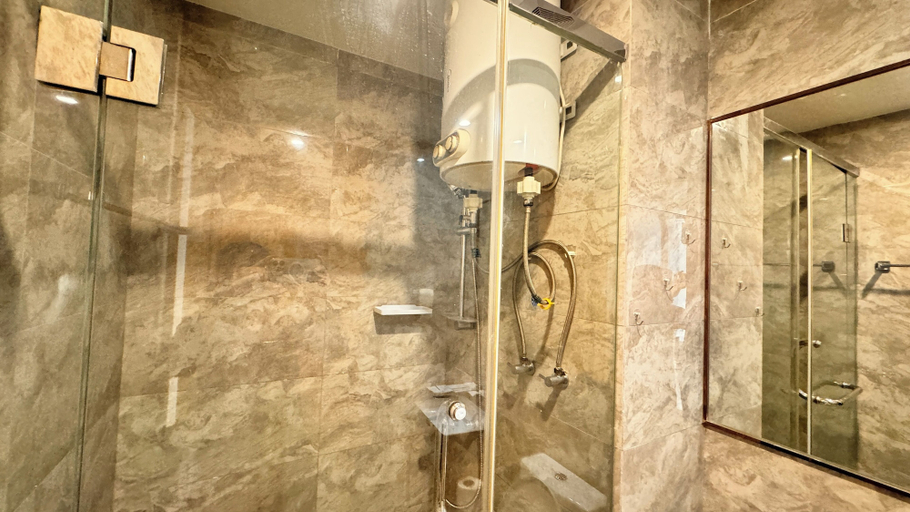 Bathroom 23