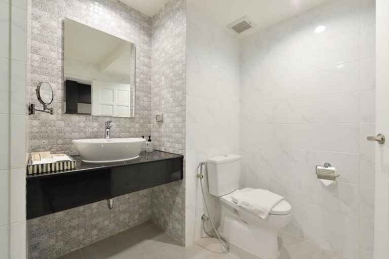 Bathroom 17