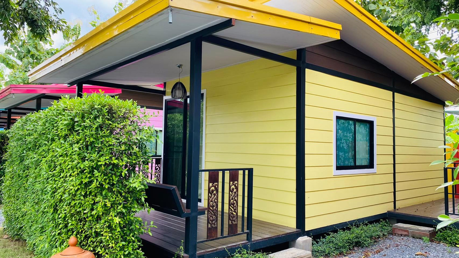 Exterior 4