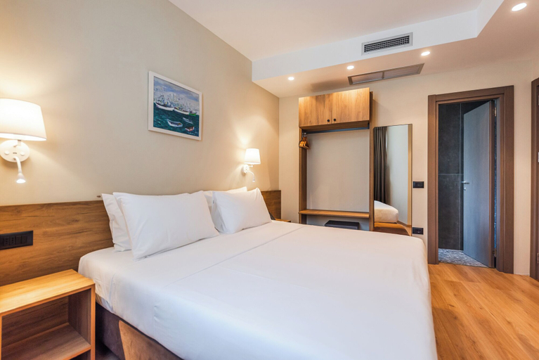 Bedroom 3, Aragosta Hotel, Durrësit