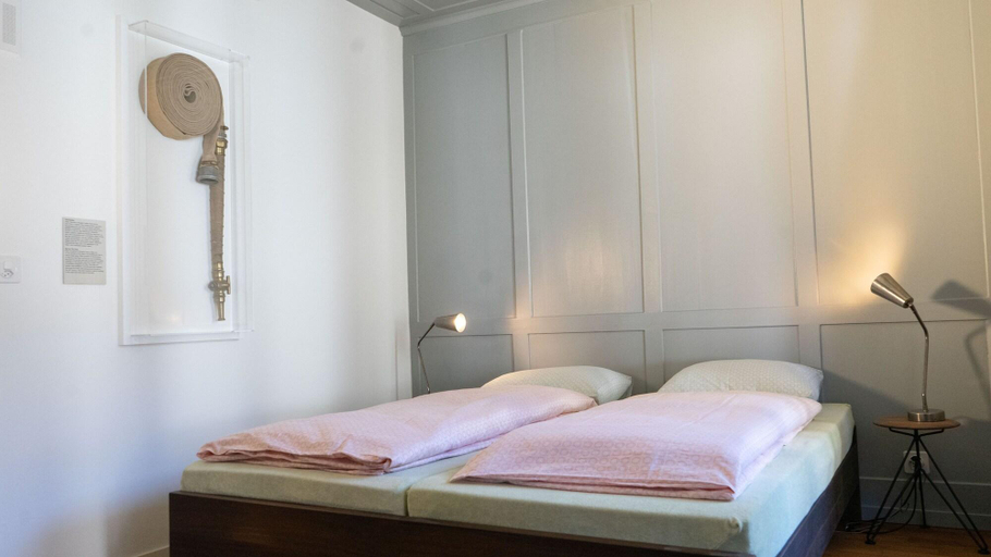Bedroom 3, Jugendherberge Schloss Burgdorf, Burgdorf
