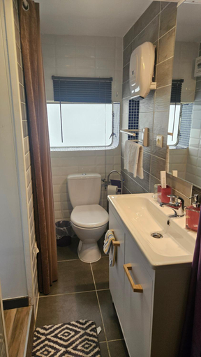 Bathroom 3, Esprit Etape, Drôme