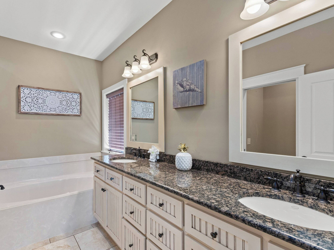 Bathroom 4, Lazy Beach by Resort Collection, Bay