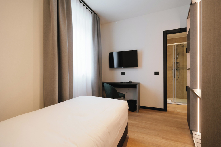 Bedroom 5, Aspio Hotel, Ancona