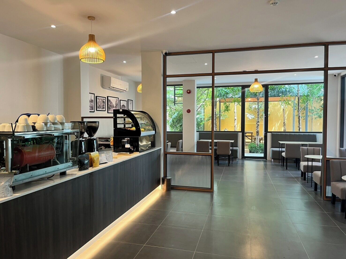 Food & Drinks 5, 35 Bow Hotel, Bang Plad