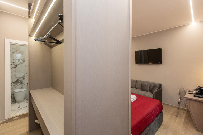 Others 5, IRON Luxury Rooms, Roma