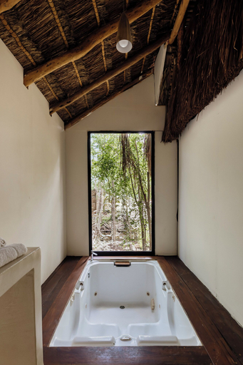 Bathroom 5, Naay Zama, Cozumel
